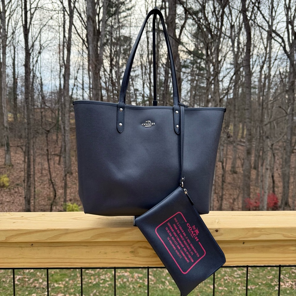 EUC Coach Prairie Calico Reversible Black and Red Floral Tote W/ Zipper Pouch - Picture 2 of 7